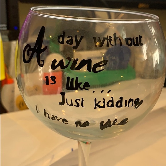 2 wine glasses with funny sayings - Picture 4 of 6
